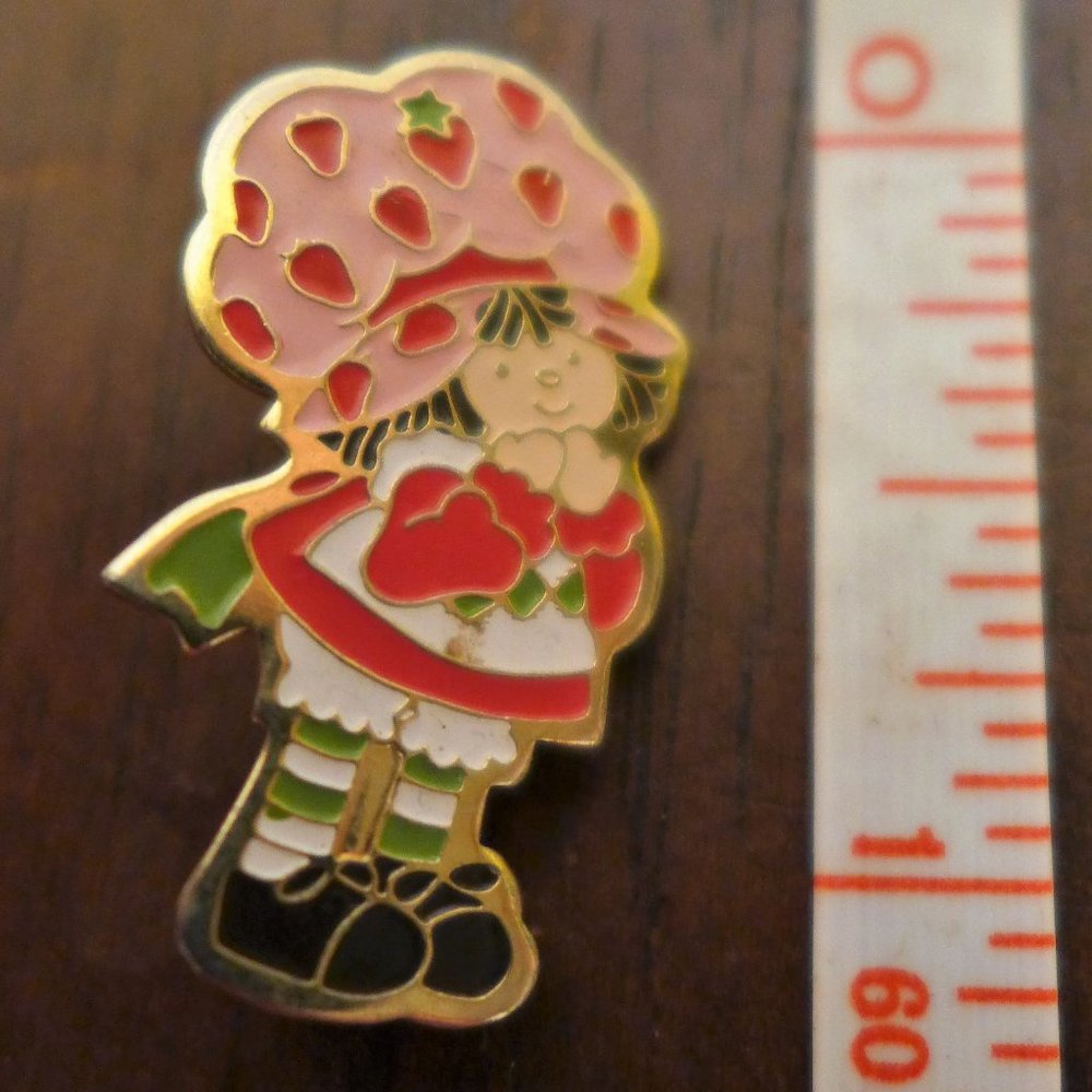 Vintage 1980's Strawberry Shortcake Label Pin